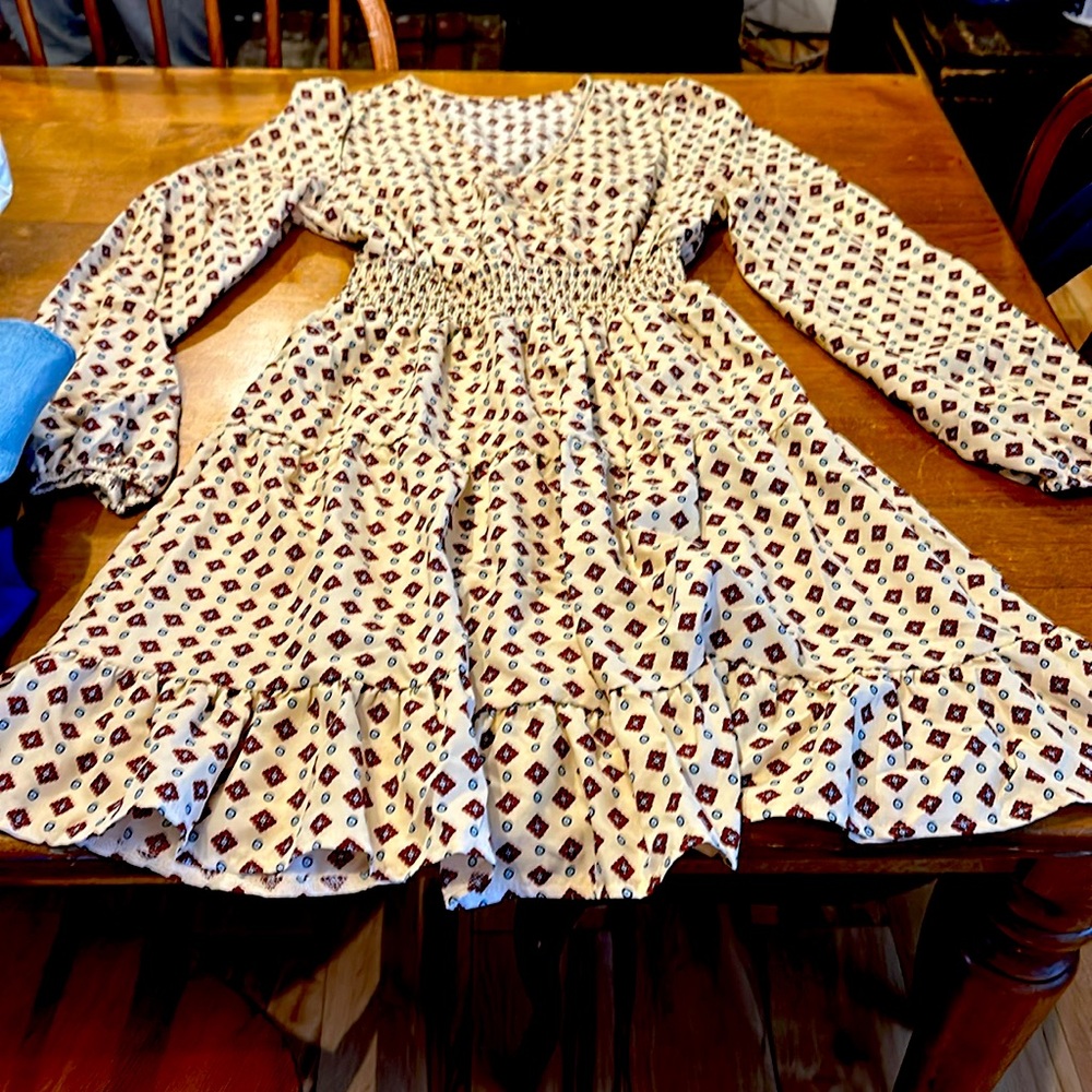 Women’s dress. Light feel. Never worn